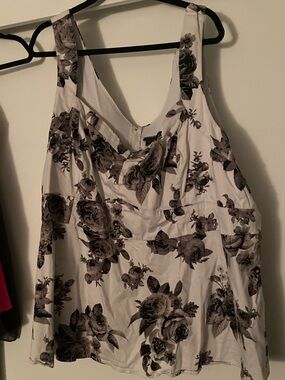 Torrid Size 6 White Tank with Gray Floral Print